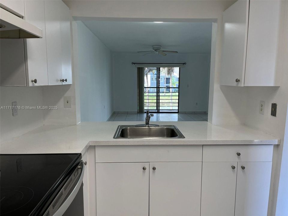 For Rent: $2,195 (2 beds, 2 baths, 770 Square Feet)