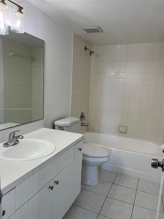 For Rent: $2,195 (2 beds, 2 baths, 770 Square Feet)