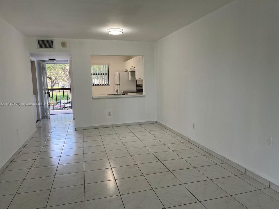 For Rent: $2,195 (2 beds, 2 baths, 770 Square Feet)