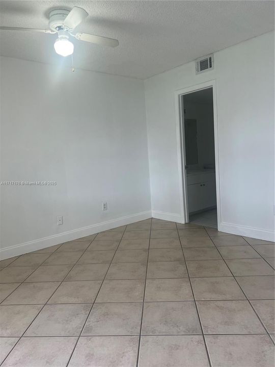 For Rent: $2,195 (2 beds, 2 baths, 770 Square Feet)