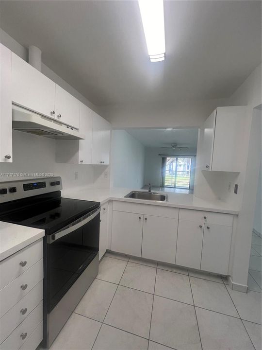 For Rent: $2,195 (2 beds, 2 baths, 770 Square Feet)