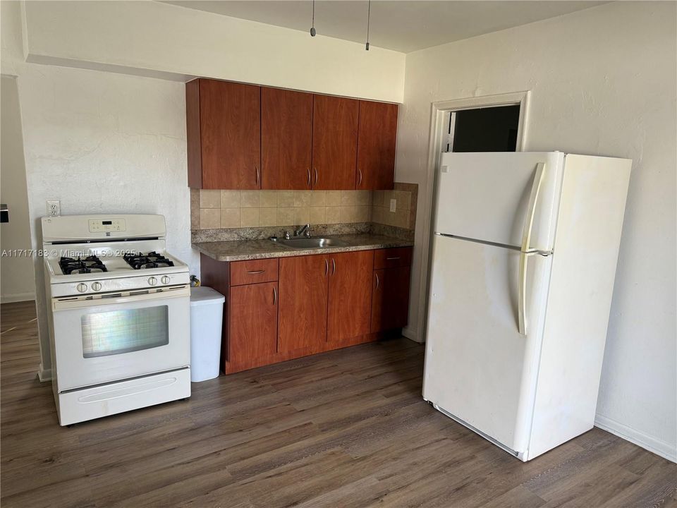 For Rent: $1,400 (1 beds, 1 baths, 7728 Square Feet)