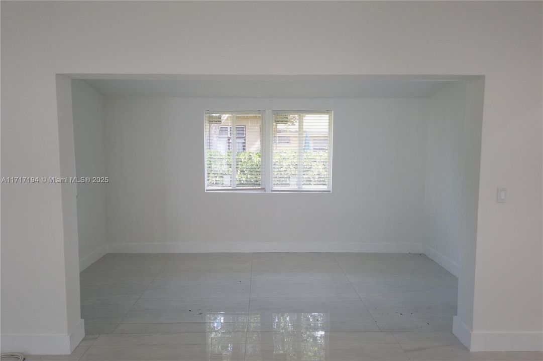 En Venta: $649,000 (4 camas, 2 baños, 1580 Pies cuadrados)