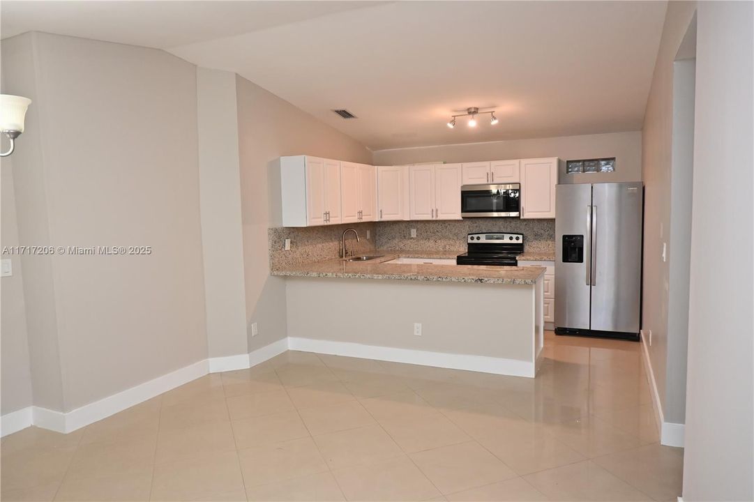 For Rent: $2,800 (2 beds, 1 baths, 1406 Square Feet)