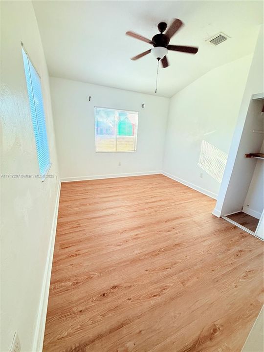 For Rent: $1,800 (1 beds, 1 baths, 1520 Square Feet)