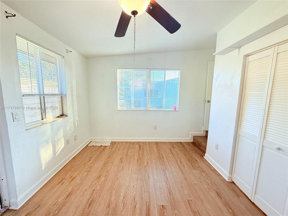 For Rent: $1,800 (1 beds, 1 baths, 1520 Square Feet)