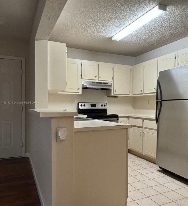 For Rent: $1,700 (1 beds, 1 baths, 558 Square Feet)