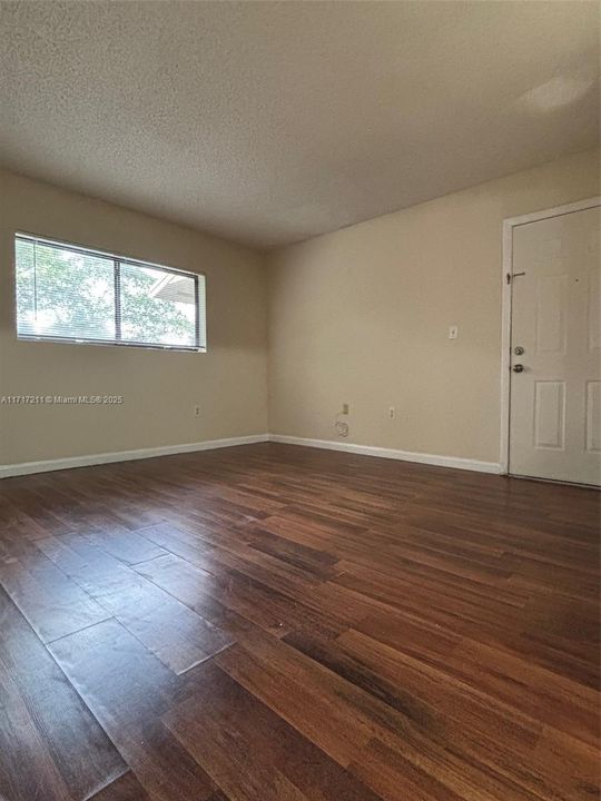 For Rent: $1,700 (1 beds, 1 baths, 558 Square Feet)