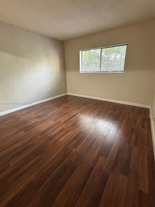 For Rent: $1,700 (1 beds, 1 baths, 558 Square Feet)