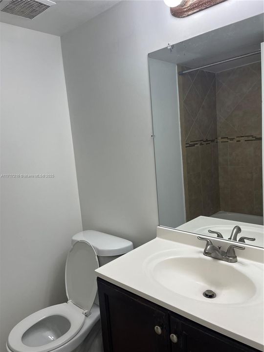 For Sale: $317,900 (2 beds, 2 baths, 845 Square Feet)