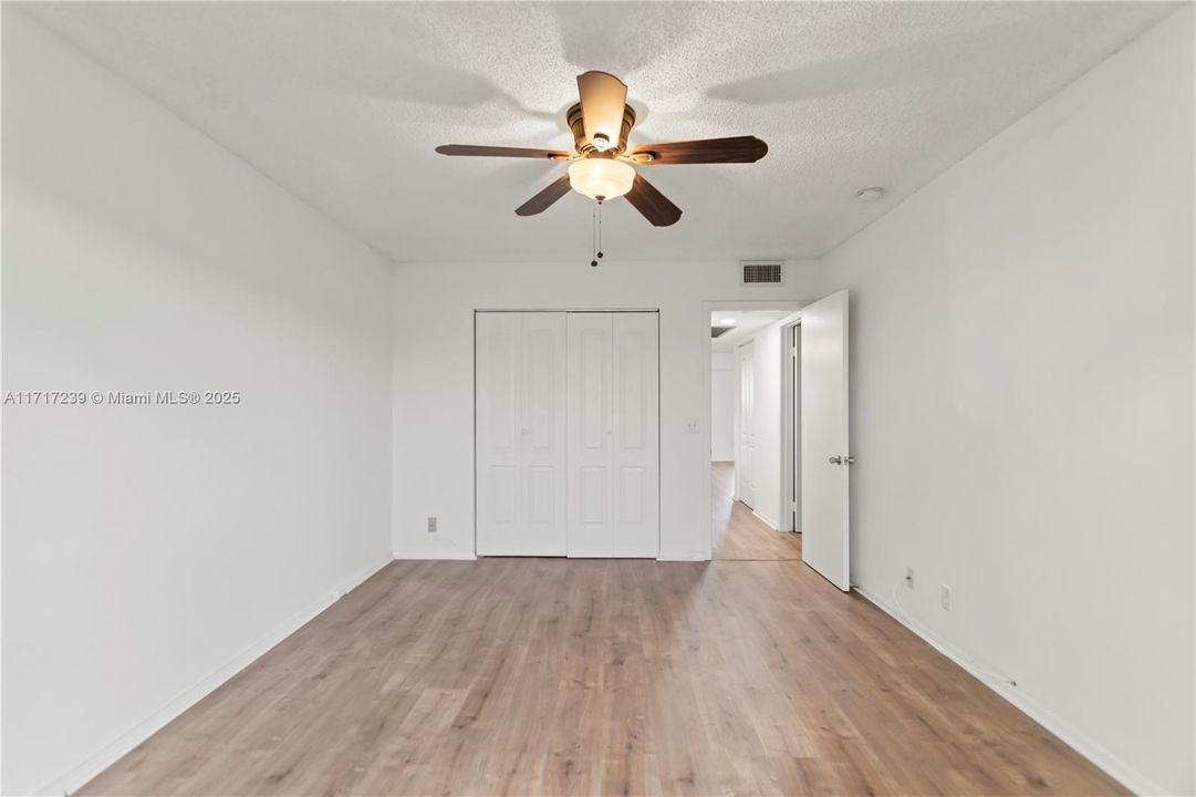 For Sale: $219,500 (2 beds, 2 baths, 1044 Square Feet)