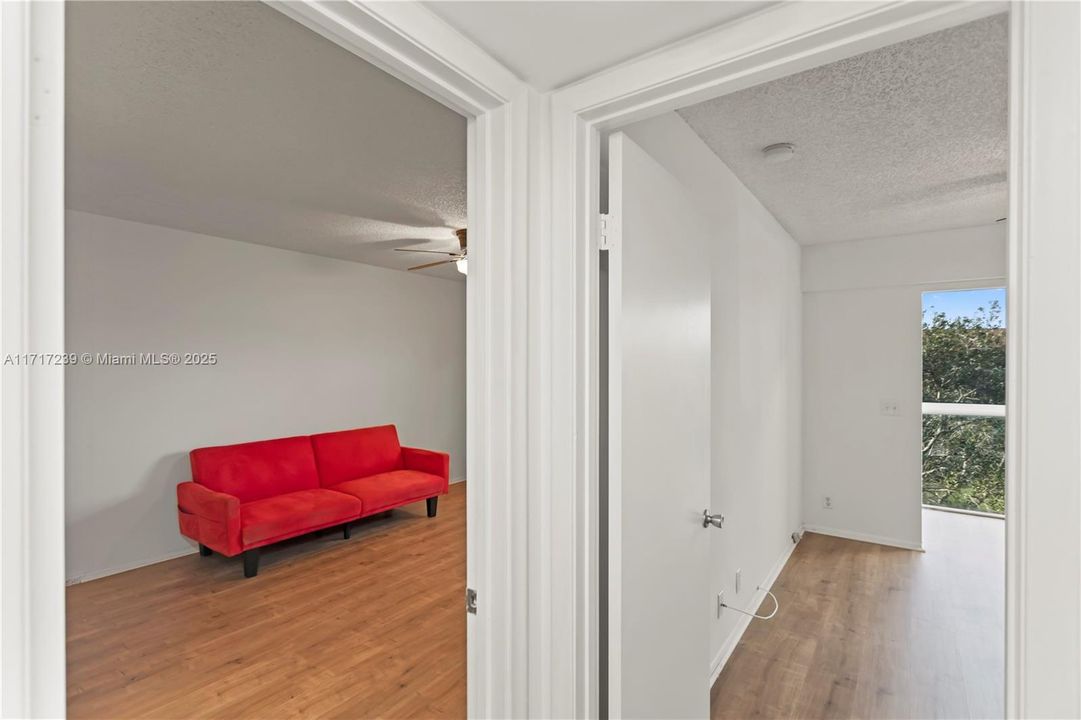 For Sale: $219,500 (2 beds, 2 baths, 1044 Square Feet)