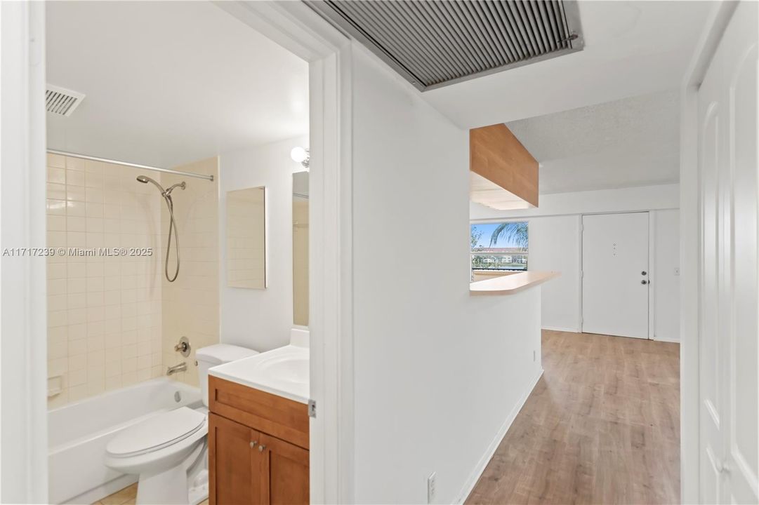 For Sale: $219,500 (2 beds, 2 baths, 1044 Square Feet)