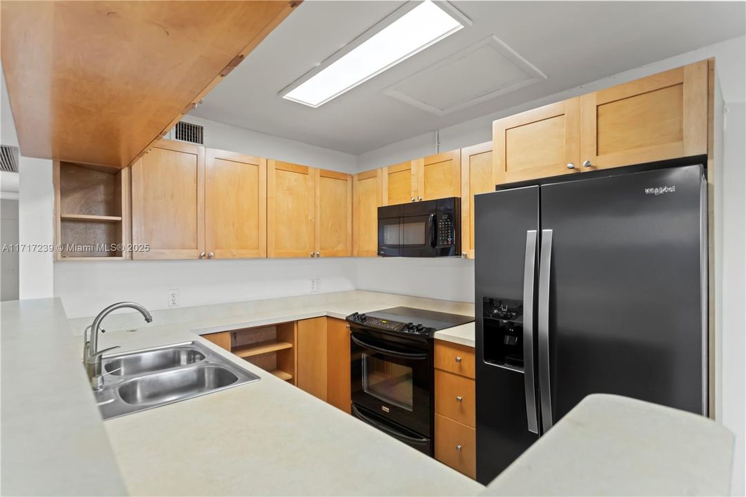 For Sale: $219,500 (2 beds, 2 baths, 1044 Square Feet)