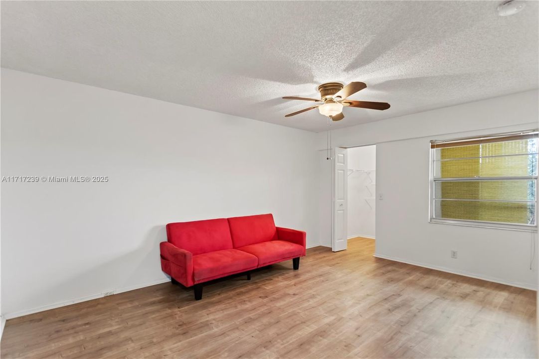 For Sale: $219,500 (2 beds, 2 baths, 1044 Square Feet)