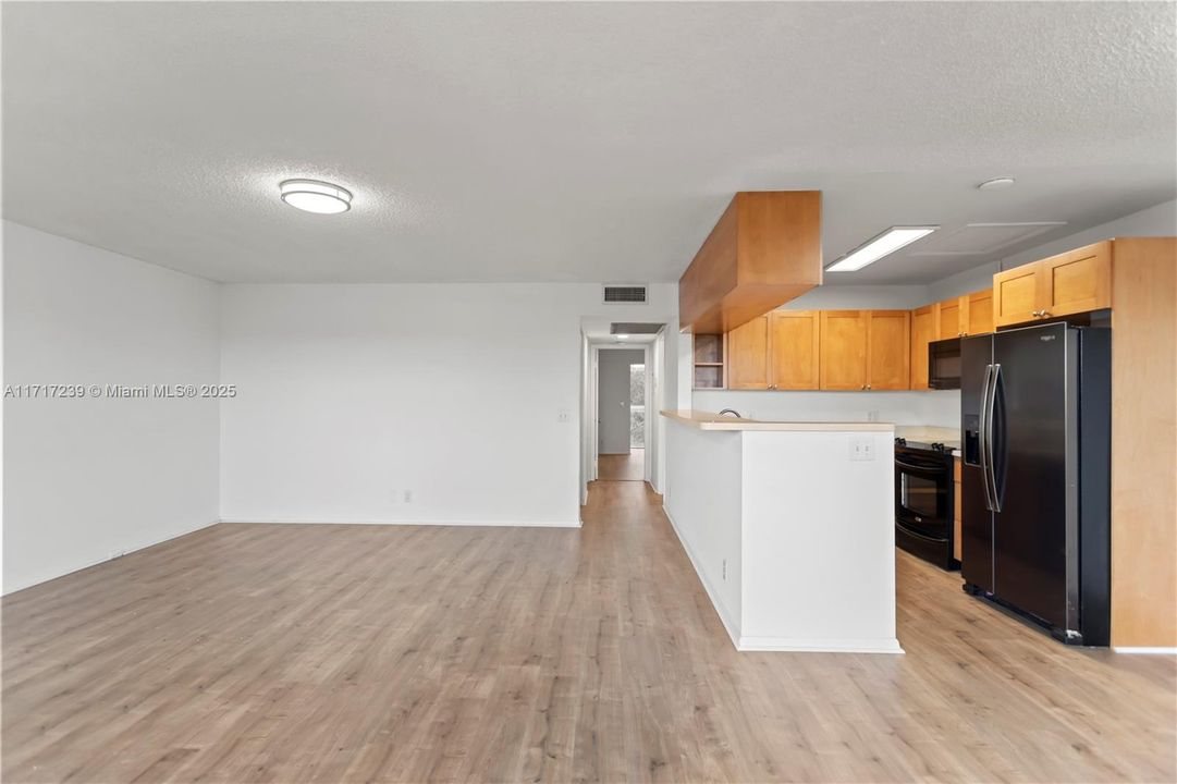 For Sale: $219,500 (2 beds, 2 baths, 1044 Square Feet)