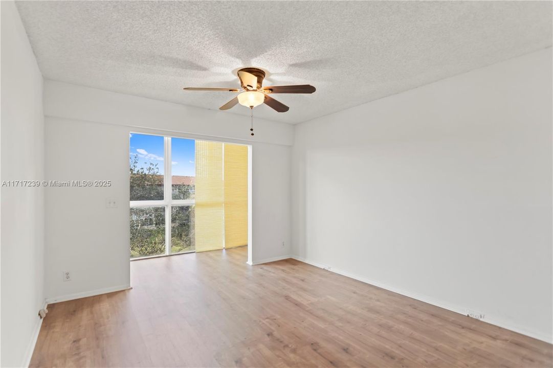 For Sale: $219,500 (2 beds, 2 baths, 1044 Square Feet)