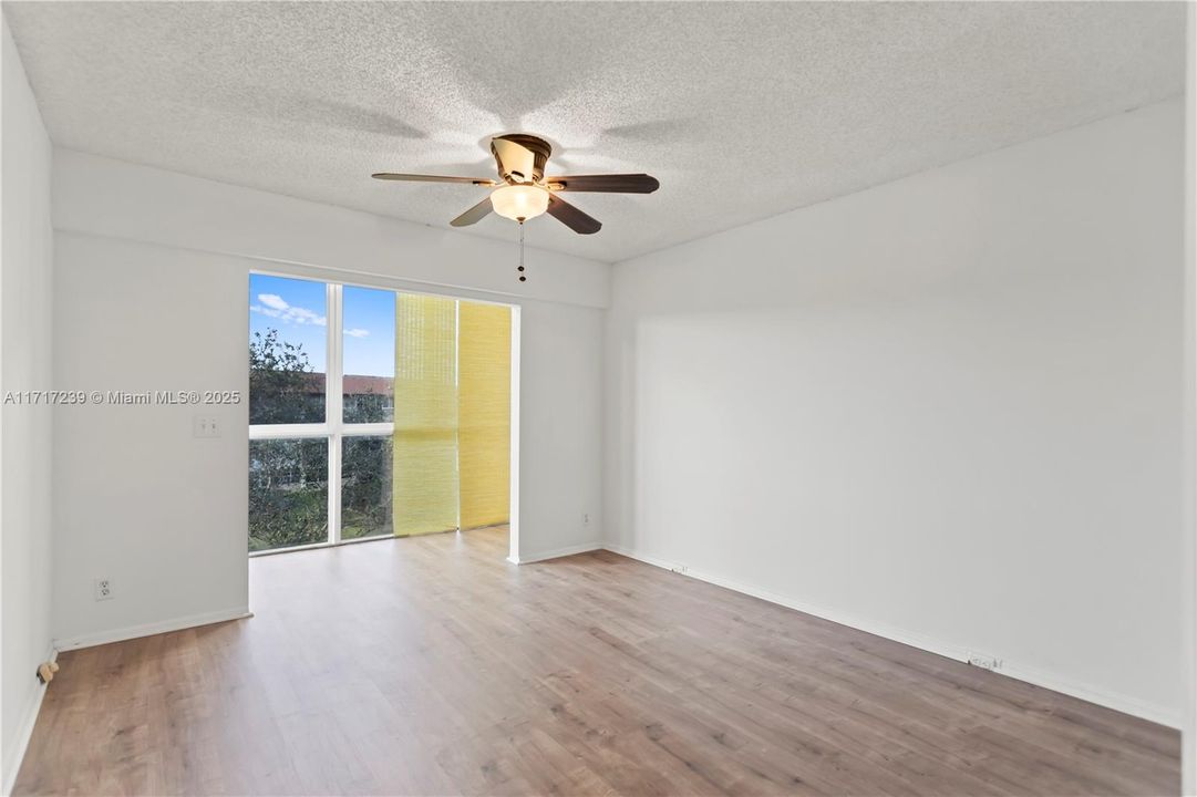 For Sale: $219,500 (2 beds, 2 baths, 1044 Square Feet)