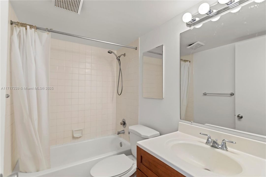 For Sale: $219,500 (2 beds, 2 baths, 1044 Square Feet)