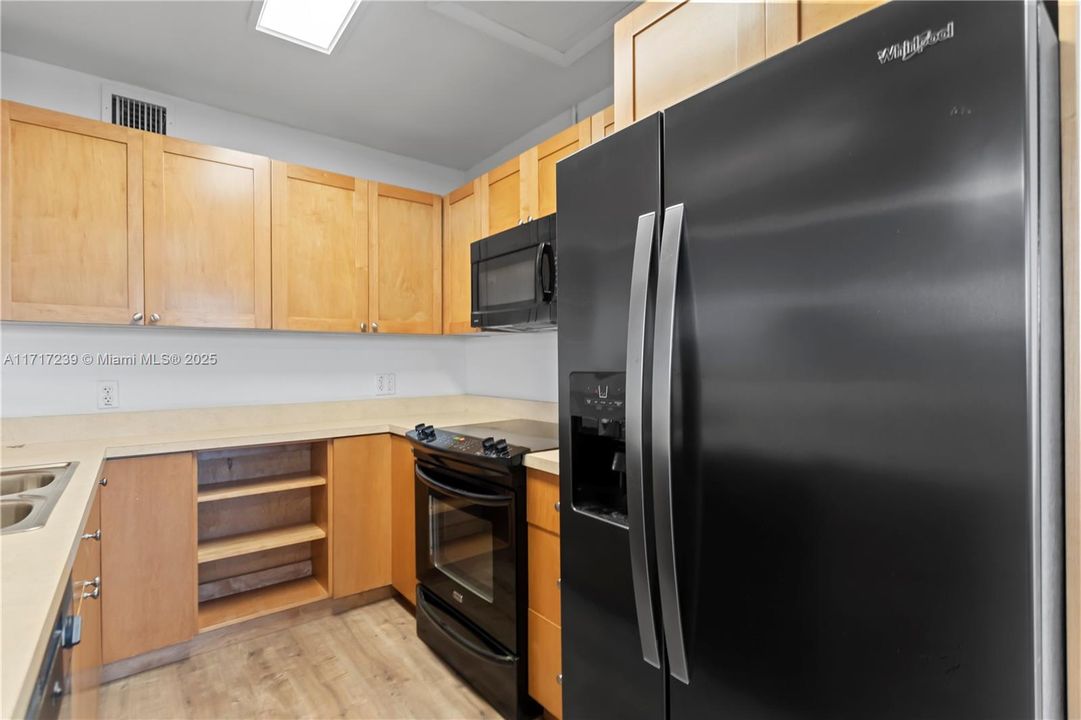 For Sale: $219,500 (2 beds, 2 baths, 1044 Square Feet)