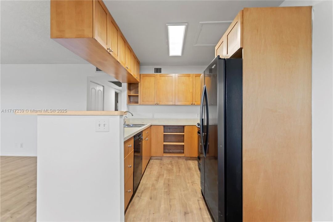 For Sale: $219,500 (2 beds, 2 baths, 1044 Square Feet)