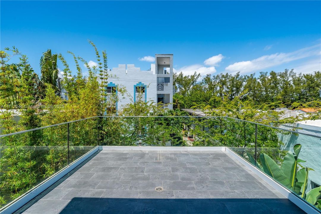 En Venta: $1,495,000 (3 camas, 3 baños, 1817 Pies cuadrados)