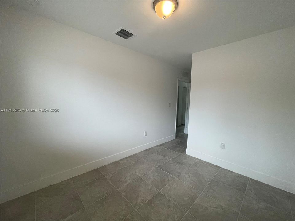 For Rent: $3,300 (3 beds, 2 baths, 1200 Square Feet)