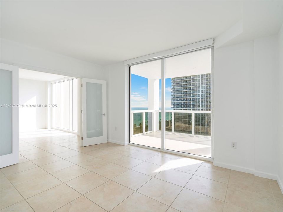 For Sale: $1,050,000 (2 beds, 2 baths, 1056 Square Feet)