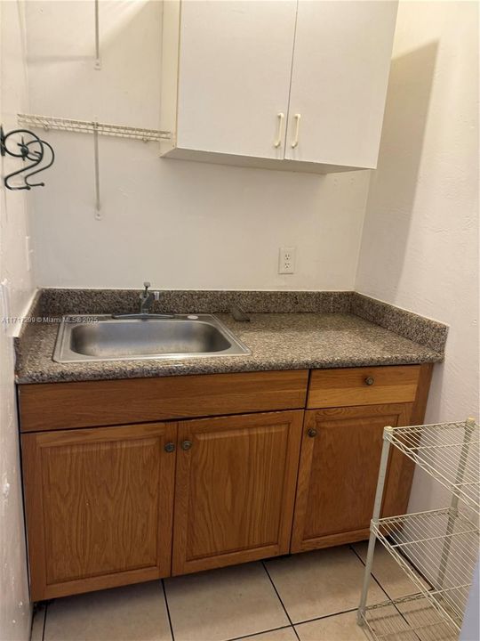 For Rent: $1,150 (0 beds, 1 baths, 2459 Square Feet)