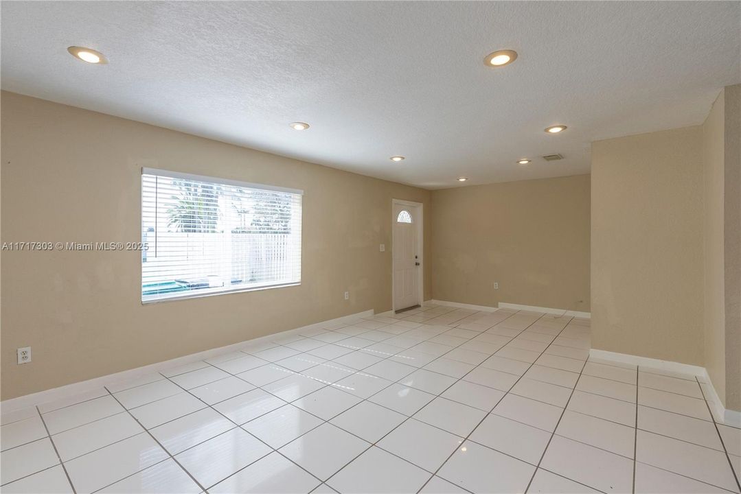 For Rent: $2,650 (3 beds, 2 baths, 1458 Square Feet)