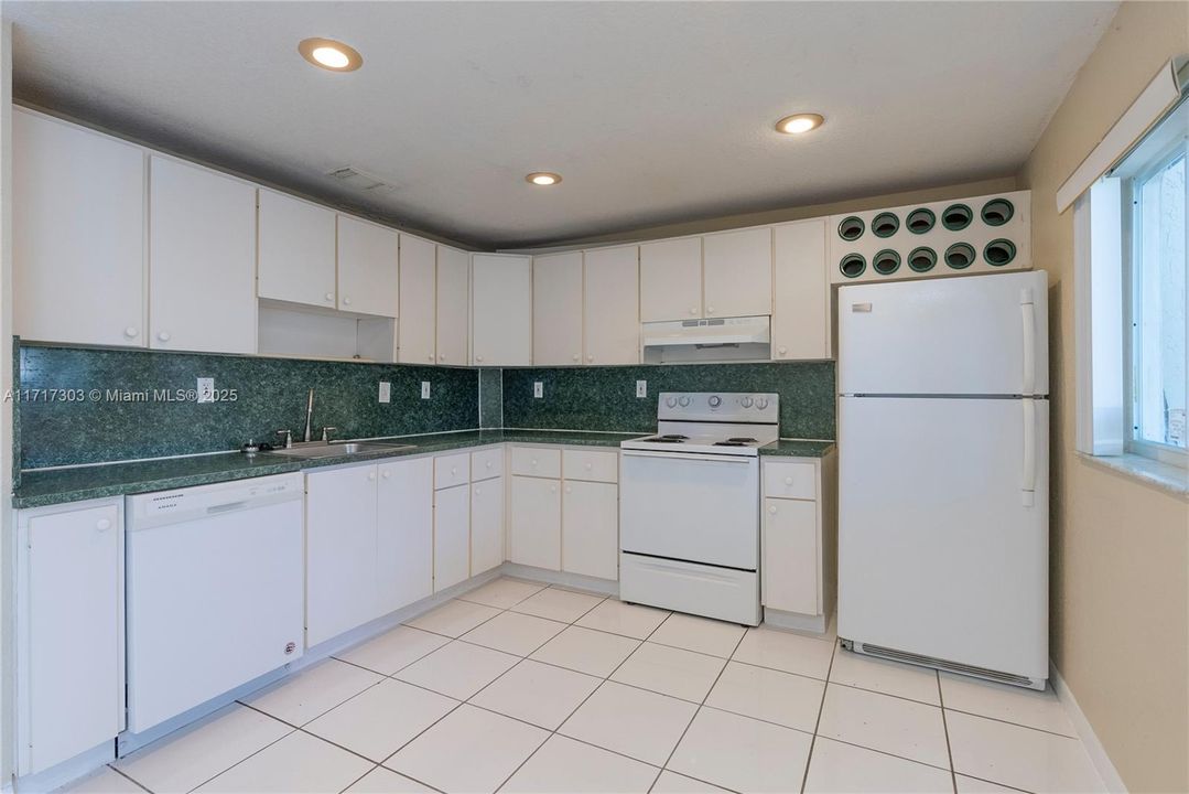 For Rent: $2,650 (3 beds, 2 baths, 1458 Square Feet)