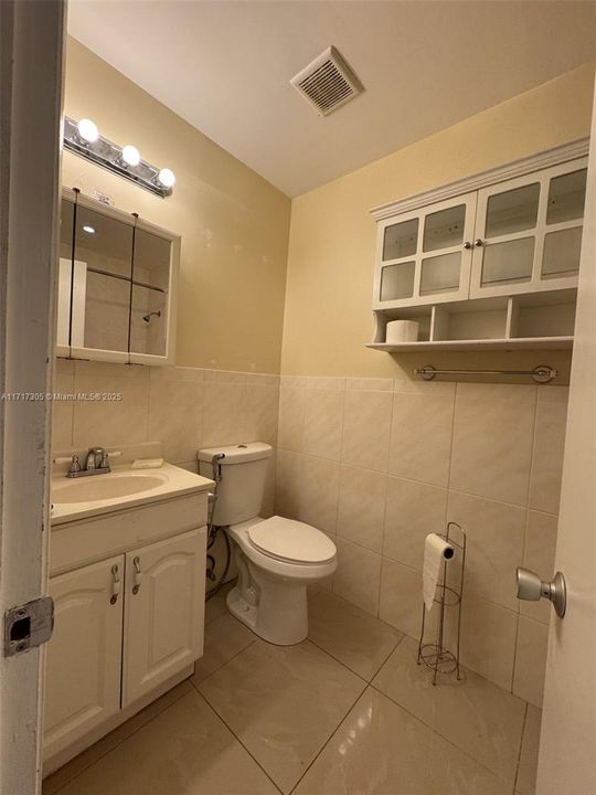 For Sale: $208,000 (1 beds, 1 baths, 935 Square Feet)