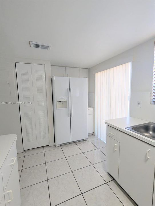 For Sale: $380,000 (2 beds, 2 baths, 1160 Square Feet)