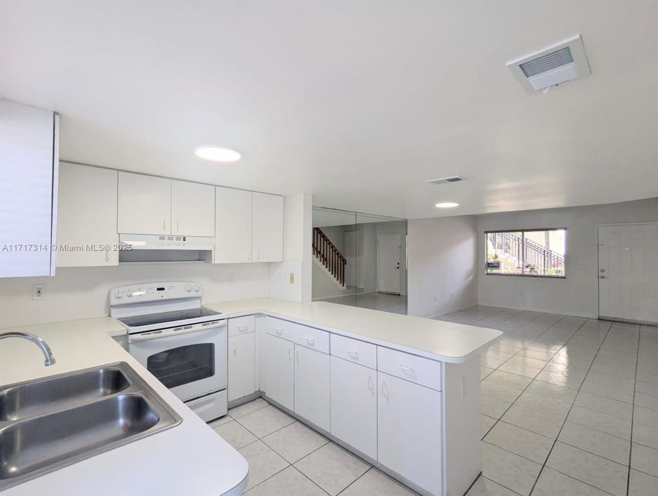 For Sale: $380,000 (2 beds, 2 baths, 1160 Square Feet)