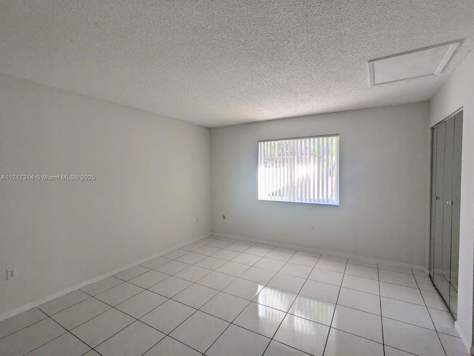 For Sale: $380,000 (2 beds, 2 baths, 1160 Square Feet)