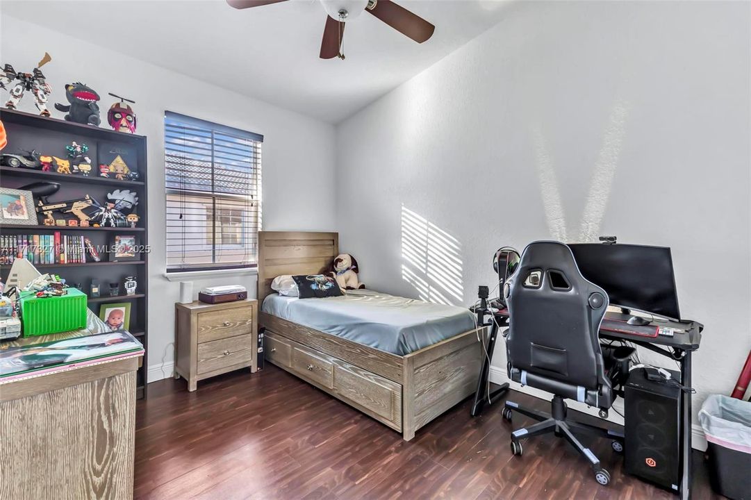 For Sale: $450,000 (3 beds, 3 baths, 1628 Square Feet)