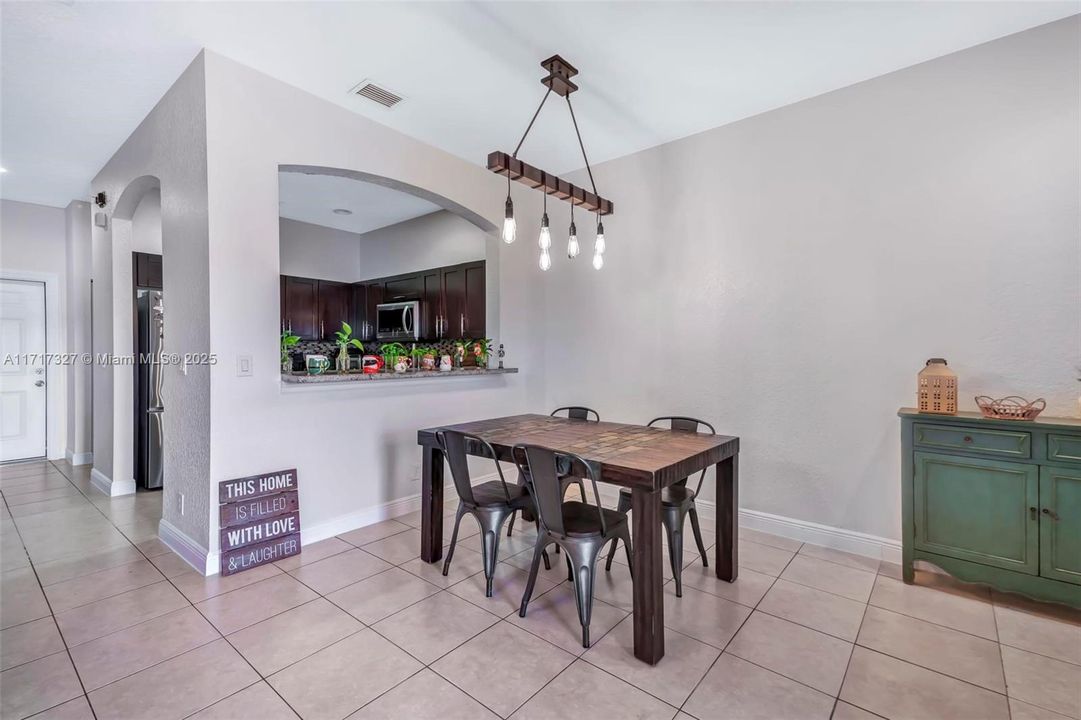 For Sale: $450,000 (3 beds, 3 baths, 1628 Square Feet)