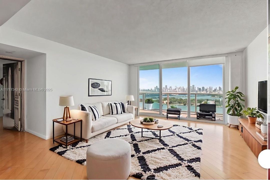 For Sale: $1,550,000 (3 beds, 2 baths, 1234 Square Feet)