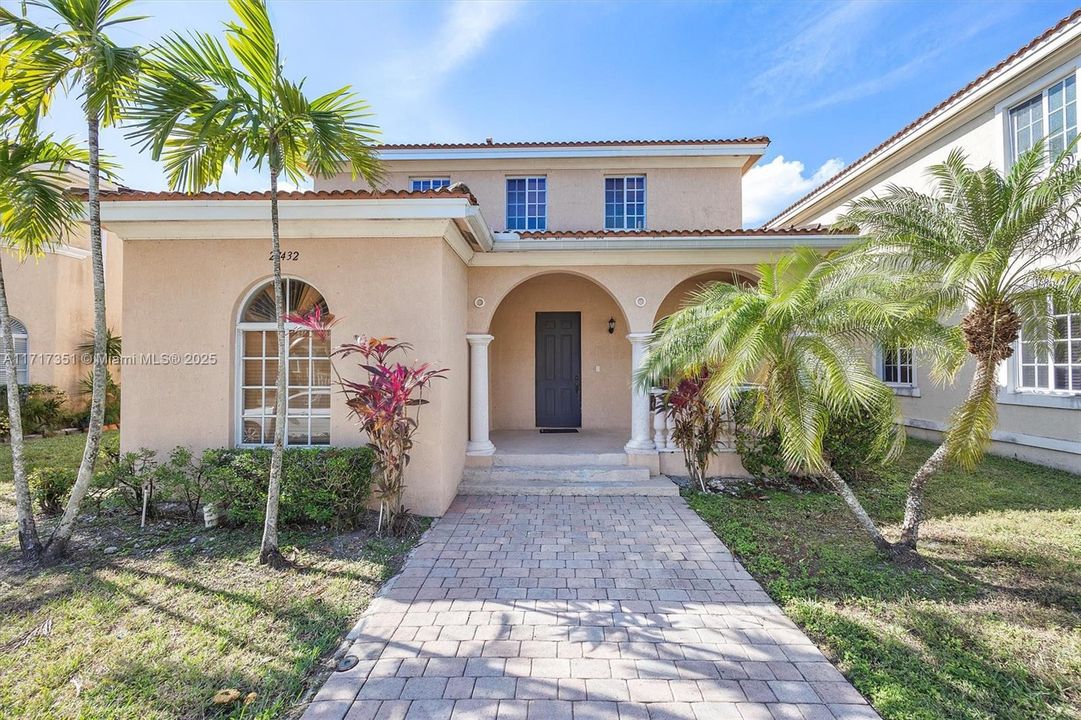 For Sale: $499,000 (5 beds, 3 baths, 2611 Square Feet)