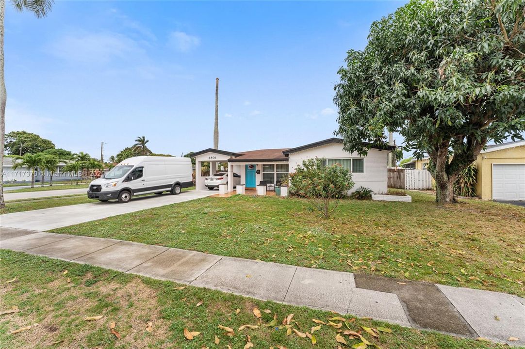 For Sale: $465,900 (2 beds, 2 baths, 1170 Square Feet)