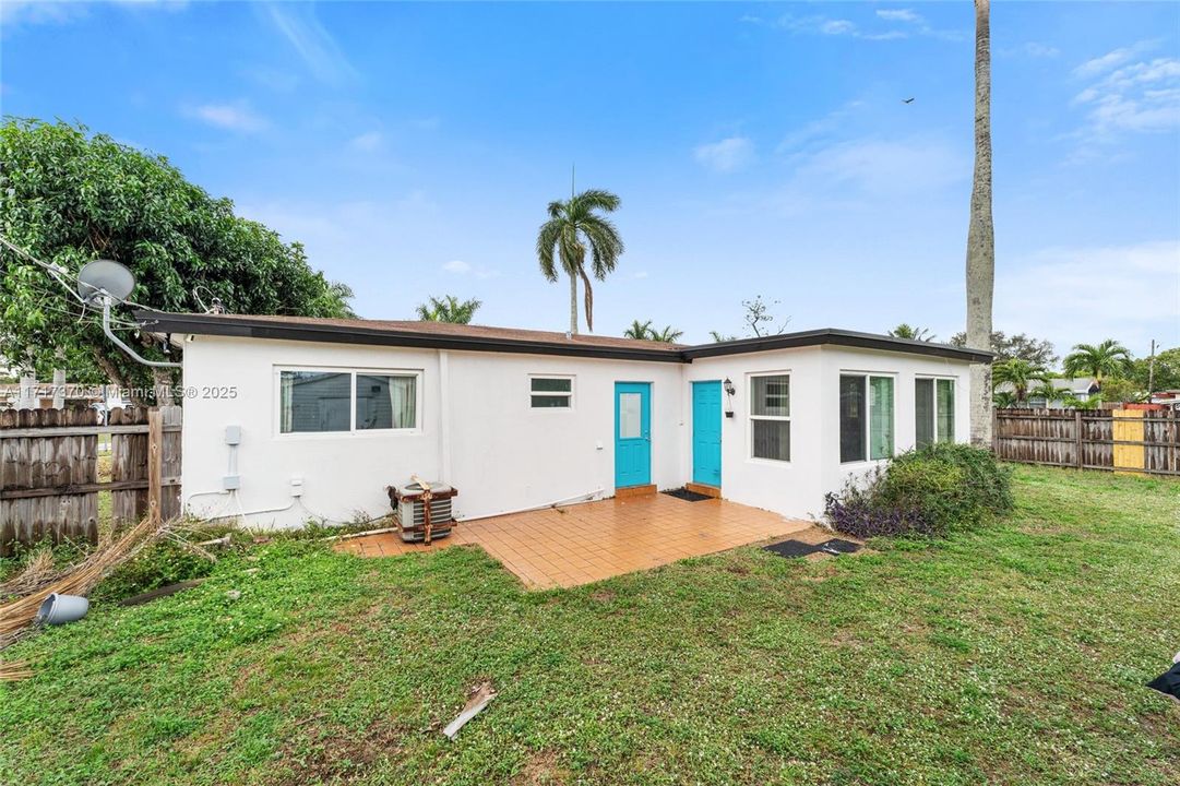 For Sale: $465,900 (2 beds, 2 baths, 1170 Square Feet)