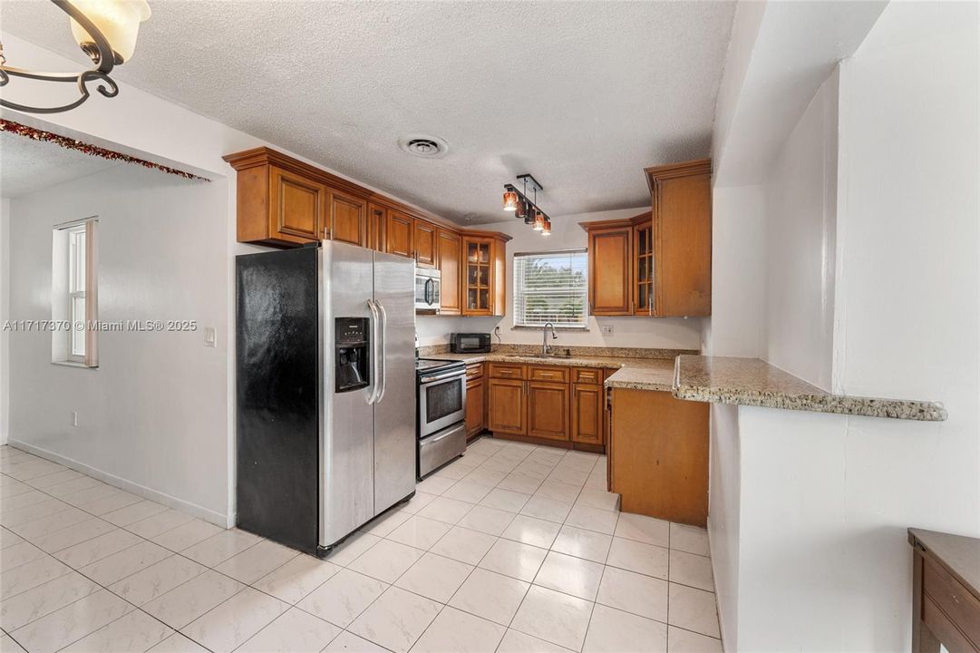 For Sale: $465,900 (2 beds, 2 baths, 1170 Square Feet)