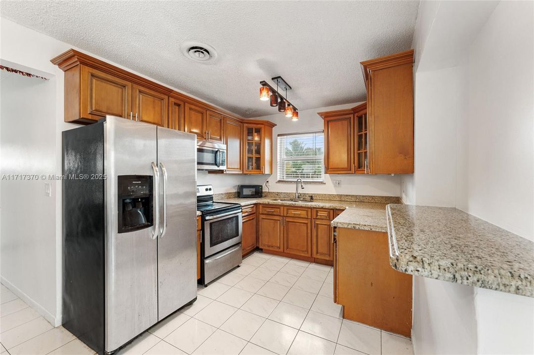 For Sale: $465,900 (2 beds, 2 baths, 1170 Square Feet)