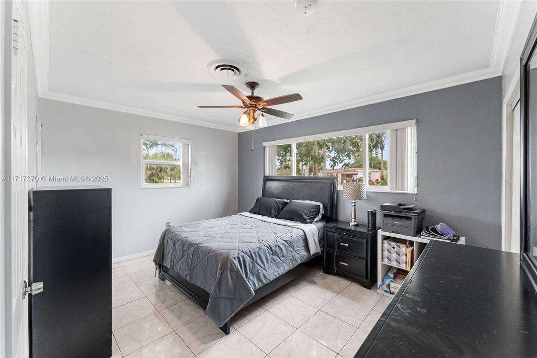 For Sale: $465,900 (2 beds, 2 baths, 1170 Square Feet)