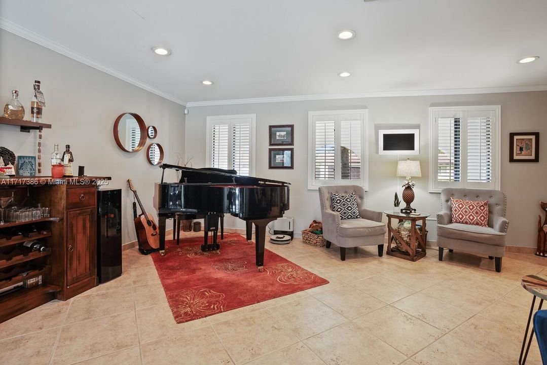 For Sale: $975,000 (4 beds, 3 baths, 1936 Square Feet)