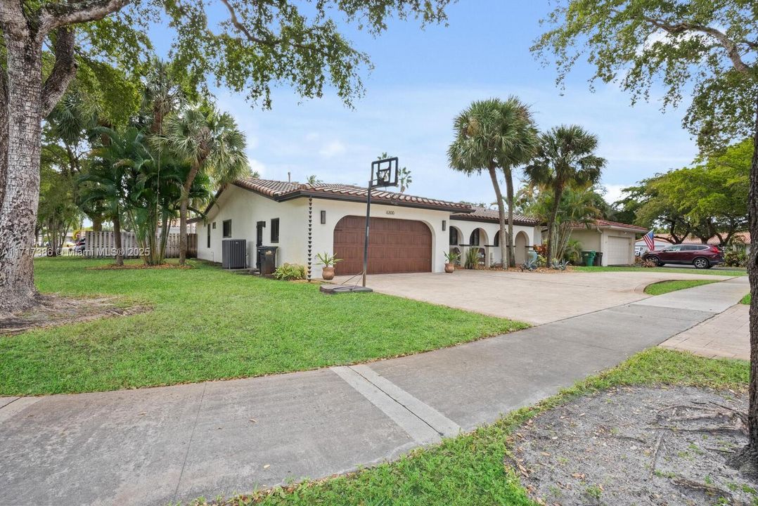 For Sale: $975,000 (4 beds, 3 baths, 1936 Square Feet)