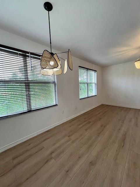 For Rent: $2,300 (2 beds, 1 baths, 772 Square Feet)