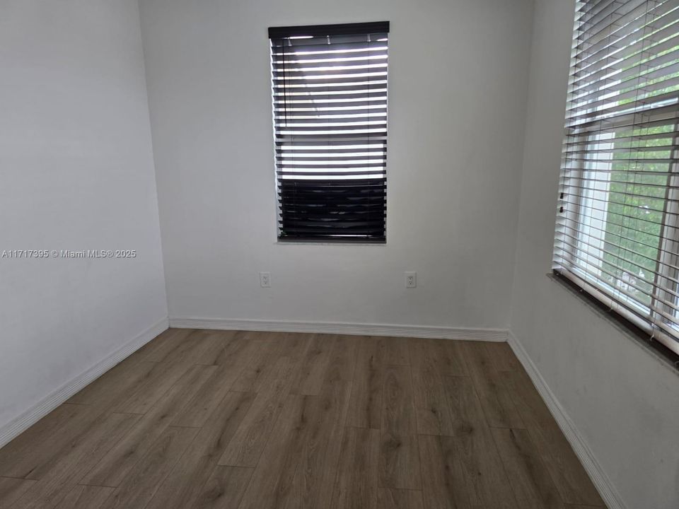 For Rent: $2,300 (2 beds, 1 baths, 772 Square Feet)