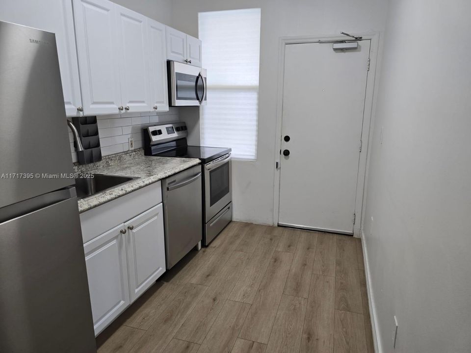 For Rent: $2,300 (2 beds, 1 baths, 772 Square Feet)