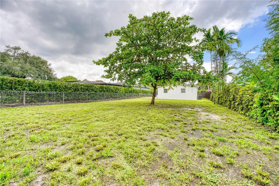 For Sale: $759,000 (2 beds, 2 baths, 1010 Square Feet)